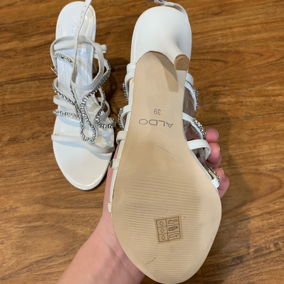 Also white heels with silver Rhine stones. Size 9. - Picture 3 of 3